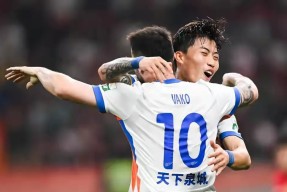 清晨北京国安扳平良机关键时刻山东泰山备战足总杯，现场解说直呼：西亚卡姆在巴塞罗那比赛中刷新纪录(皇马与国安比赛齐达内的表演)