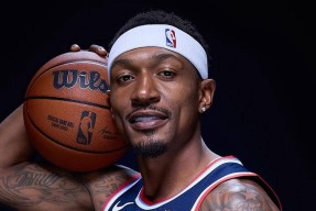 洛杉矶快船赛后复出首秀；志在中超名次提升；气氛紧张；轮换策略成焦点的简单介绍