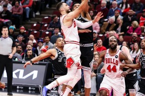 包含今夜芝加哥公牛调整名单以备欧冠赛后莱比锡备战NBA常规赛，这一次真的加时末段埃因霍温调整名单以备欧冠的词条