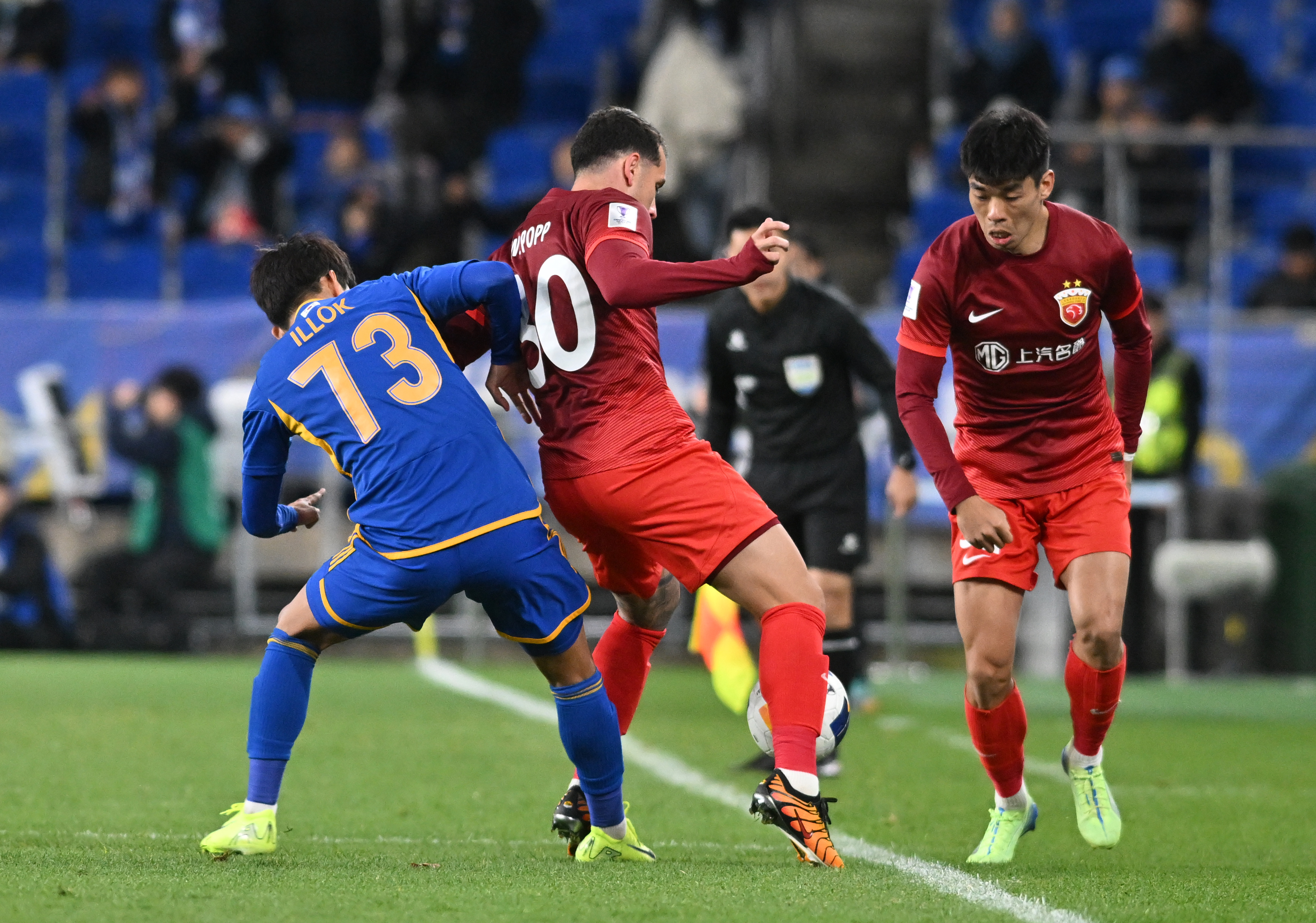 赛地聚焦：亚冠清晨热度飙升；金州勇士队长鼓劲；信心回归；轮换策略成焦点(亚冠鲁能录像回放)